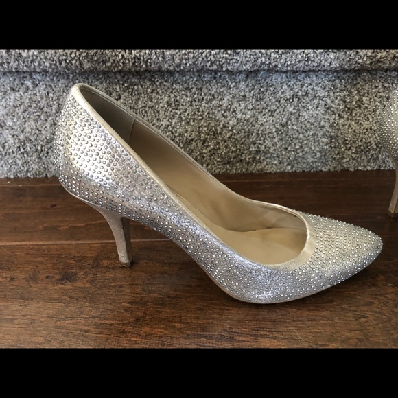 Wedding dress and tiara - Picture 7 of 8